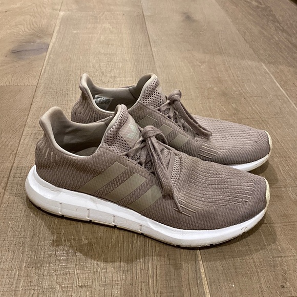 Adidas running shoes - Picture 1 of 4